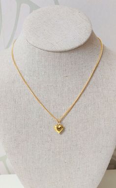 Chain Lockets Gold Simple, Puffed Heart Necklace, Simple Gold Chain, Gold Jewelry Prom, White Jewellery, Jewelry Necklace Simple, Locket Design, Gold Jewels Design