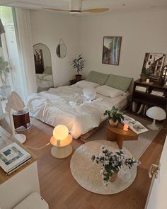 Mirror Placement, Room Bedroom Ideas, Studio Apartment Living, Japandi Home, Big Bedrooms, Cosy Room, Room Aesthetics, Bedroom Deco, Luxury Bedding Set