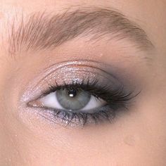 Vampire Makeup, Smokey Eyeliner, Makeup Nails Designs, Eye Makeup Pictures, Eye Makeup Designs, Simple Eye Makeup, Colorful Eye Makeup, Airbrush Makeup