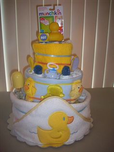 there is a diaper cake made to look like it has rubber ducks on it