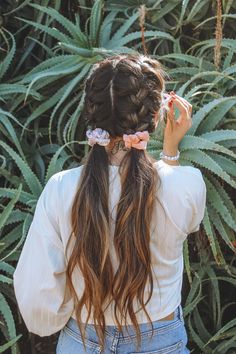 Flowers In Her Hair, Hairstyles For Layered Hair, Greasy Hair Hairstyles, Peinados Fáciles Para Cabello Corto, Work Hairstyles, Hair Stylist Life, Teen Hairstyles, Easy Hairstyles For Long Hair