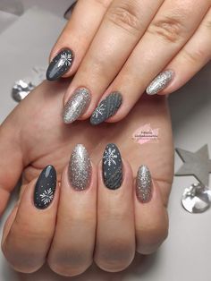 Grey Christmas Nails, Nail Art Noel, Fake Nails Designs, December Nails, Nagellack Trends, Art Deco Nails, Hippie Nails, Christmas Gel Nails