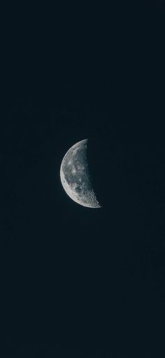 Moon Soft Aesthetic, Moonlight Landscape Photography, Moon Wallpaper Iphone Dark, Moon Pictures Wallpaper, Moon Dark Wallpaper, Cute Moon Wallpaper, Moon Landscape Wallpaper, Samsung Wallpaper Ideas, Pretty Wallpapers For Laptop