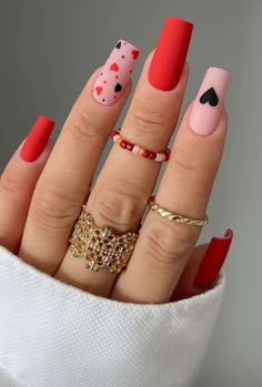 Keep it elegant and refined with nail designs that are full of sophistication and grace. #refinednails #elegantnails #nailart #naildesigns #manicure #sophisticatednails #nailtrends Coral Red Nails Summer, Short Coffin Nails Designs, Sophisticated Nails, Nail Art 3d, Wow Nails, Christmas Stars, Simple Gel Nails, Pretty Nail Art Designs