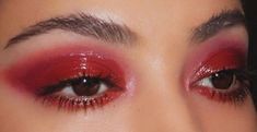 Red Eyeshadow Makeup, Editorial Make-up, Red Eye Makeup, Mekap Mata, Glossy Eyes, Red Eyeshadow, Smink Inspiration, Red Makeup, Makeup Hacks