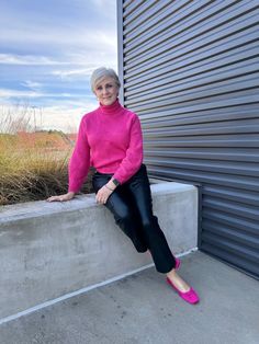 For a cozy brunch look with a preppy twist, try a classic blouse, tailored pants, and loafers. Add a cozy scarf and tailored coat to keep warm without sacrificing style. This outfit is perfect for a chic yet casual winter brunch. #WinterBrunch #PreppyStyle #ChicAndCozy Chic Fall Fashion, Pink Ballet Flats, Black Turtleneck Sweater, Walmart Fashion, Monochromatic Outfit, Black Turtleneck, Edgy Look, Pink Sweater