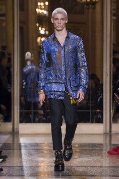 Versace Archive, Versace Menswear, Raf Simmons, Mens Fashion 2018, Menswear Inspiration, Armani Fashion, Mens Fashion Business Casual, Mens Fashion Wedding, Luxury Clothes Men