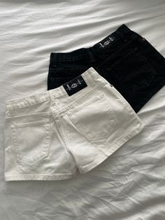 Waist: 27 inches Chic Stretch High-waisted Jean Shorts, Chic Stretch Mid-rise Shorts, Trendy Cotton Jean Shorts With Short Inseam, Brazilian Clothes, Short Blanco, Outfits Shorts, Sleep Clothes, Foto Casual, Easy Trendy Outfits