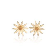 Meet the Garden earrings - a floral style you didn't know your closet needed. These statement earrings are showstoppers. The cream enamel paired with gold combination is a perfect summer staple. Designed to be light-weight on the ear with a clip-on backing. Gold Flower Charm Earrings For Summer, Cream Earrings For Spring Gift, Cream Earrings Perfect For Spring Gift, Beige Flower Jewelry For Summer, Summer Beige Flower-shaped Jewelry, Gold Enamel Earrings With Flower Charm, Gold Earrings With Flower Charm And Enamel, Gold Earrings With Flower Charm In Enamel, Garden Earrings