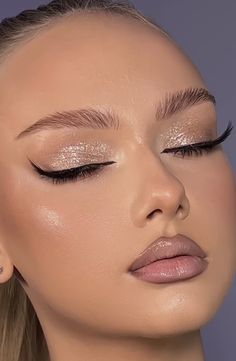 Water Park Hairstyles, Park Hairstyles, Waterpark Hairstyles, Glossy Eyeshadow, Formal Makeup, Swag Makeup, Makeup Mistakes, Hot Makeup, Ethereal Makeup