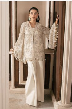 Top Net, Desi Wedding Dresses, Pakistani Fancy Dresses, Cape Jacket, Ivory Fabric, Boutique Dress Designs, Quick Outfits, Fancy Dress Design