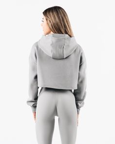 HIGHLIGHTS. Double-brushed fleece inside. Drop shoulder style. Puff print branding at back and sleeves FIT SUGGESTION. This item runs true to Alphalete’s relaxed fit.. If you are between sizes, we recommend sizing up. Model is 5’2”/157.5cm, wearing a size XS with a 34.5”/87.6cm bust.. MATERIALS AND WASHING DIRECTIONS 55% Cotton, 45%. Polyester.. We recommend washing inside-out on a cold setting. Hang to dry Created using proprietary fabric treatments, the Performance Hoodie material has an amazi Gray Fleece Sweatshirt For Workout, Athleisure Tops With Kangaroo Pocket For Streetwear, Athleisure Gray Fleece Top, Gray Fleece Athleisure Top, Gray Fleece Top For Athleisure, Urban Winter Workout Tops, Gray Workout Sweatshirt With Ribbed Cuffs, Gray Sweatshirt With Ribbed Cuffs For Workout, Fall Streetwear Activewear In Athletic Heather