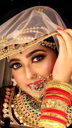 Summer Makeup Trends, Adobe Illustrator Tutorial, Bridal Eye Makeup, Indian Bridal Photos, Bridal Makeover, Poses Women, Jewellery Indian, Bridal Makeup Looks, Indian Bridal Makeup