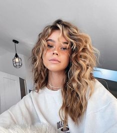 Butterfly Haircut: 17 Long Hair Ideas - thepinkgoose.com Thick Wavy Hair, Wavy Haircuts, Natural Wavy Hair, Haircuts For Wavy Hair, Wavy Curly Hair, Curly Hair With Bangs, Curly Hair Cuts, Long Curly Hair