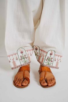 Cotton Dress Pattern Indian, Brand Outfits, Japan Clothing, Tshirt Details, Zara Shahjahan, Ladies Outfits, Kurta Cotton