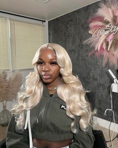 Middle Part Curly Hair, 613 Blonde Wig, 4x4 Lace Closure Wig, 13x4 Lace Front Wig, Frontal Wig Hairstyles, Closure Wigs, 613 Blonde, Frontal Hairstyles, Dope Hairstyles