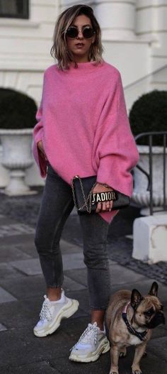 Pink Sweater Outfit, Winter Sneakers Outfit, How To Wear Leggings, Jeans Street Style, Outfit Jeans, Pink Jeans, Plaid Fashion, Tomboy Fashion, Sneakers Outfit