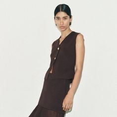 V-Neck Sleeveless Vest Style Top. Front Gold Button Closure. Brown | 4192/015 Outer Shell 54% Polyester 35% Viscose 11% Polyamide Vest Style, Button Top, Vest Fashion, Sleeveless Vest, Zara Basic, Gold Buttons, Zara Tops, Top Styles, Zara