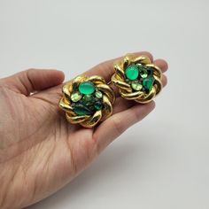 Make a fashion statement this summer with these vintage clip-on earrings from Jacky De G! These beautiful floral earrings will perfectly accentuate any outfit and are sure to turn heads. The striking green color is eye-catching, adding the perfect touch of fun for any occasion. The lightweight design ensures comfort all day long. You can wear them without any issue. Add these fun earrings to your vintage costume jewelry collection now! Brand: Unsigned Color: Gold-tone, green Material: Gold-tone metal, resin, glass beads Condition: The front of the earrings is in very good condition with signs of use. The back of the earrings is in good condition with many signs of use (zoom in photos to see the details) Measurements: Diameter 3.7 cm Accessories: None Condition Rankings: Mint - Perfect cond Vintage Flower Earrings For Party, Vintage Metal Clip-on Earrings For Party, Vintage Green Flower Earrings, Costume Jewelry Clip-on Earrings For Vintage Events, Retro Green Clip-on Earrings, Vintage Multicolor Clip-on Earrings For Party, Vintage Jeweled Metal Clip-on Earrings, Paris Jewelry, Vintage Clip On Earrings