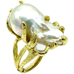 A wonderful Tanya Farah Pearl fashion ring. The 28.50mm x 15.40mm baroque pearl is set in textured sea grass 18k yellow gold, with a split shank. The Pearl has tremendous luster and sheen to it. The ring is currently a size 6.50, and can be sized as needed. Offered by Charles Schwartz and Son Jewelers. Bridal Pearl Necklace, Mikimoto Pearls, Pearl Jewelry Wedding, Pearl Necklace Set, Gold Rings Fashion, Jewelry Pearl, Girly Accessories, Tahitian Pearls, Fashion Ring