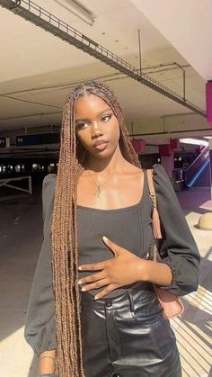 Knotless Braids Inspiration, Long Brown Braids For Black Women, Color 8 Box Braids, Auburn Brown Braids Black Women, Ginger Brown Box Braids, Black Women In Braids, Brunette Braids Black Women, Brown Twist Braids Black Women, Golden Brown Braids For Black Women