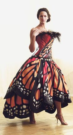 The Monarch gown, by Luly Yang. Meet the designer behind the butterfly dress. Extraordinary Dresses, Luly Yang, Goth Mermaid, Prettiest Dresses, Butterfly Costume, Wings Dress, Butterfly Fashion, The Monarch, Butterfly Dress