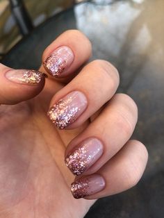 Rose Gold Manicure Ideas, Rose Gold Dip Nails, Copper Glitter Nails, Party Nails New Years Eve, Rose Gold Glitter Nails, Christmas Party Nails, Holiday Nail Ideas, Gold Glitter Nails, Holiday Nail