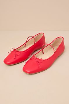 Gilly Red Bow Ballet Flats Red Ballet Flats, Bright Shoes, Casual Formal Dresses, Chic Flats, Ruby Slippers, Trendy Fits, Bow Flats, Black Ballet Flats, Lulu Fashion