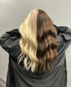 Blonde Brunette split dye Half Blonde Half Brunette Hair, Brunette Split Dye, Halo Hair, Brunette To Blonde, Blonde Brunette, Hidden Halo, Brunette Hair