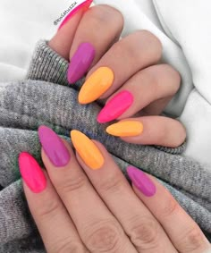 Rainbow Nail Art, Nagellack Trends, Gel Acrylic Nails, Almond Shape Nails, Almond Nails Designs, Almond Acrylic Nails, Diy Nail Designs