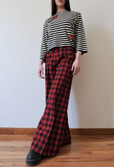 Vintage 70s bell bottom wide red black checkered unworn vintage deadstock pants rock aesthetics flare bottom pants size s Condition - unworn vintage, deadstock measurements length 105 cm waist perimeter 74 cm hips 51 cm rise 30cm Retro Plaid Pants For Fall, Vintage Plaid Pants For Fall, Retro Plaid Wide-leg Pants, Vintage Wide Leg Plaid Bottoms, Panted Rocks, Cute Coats, Black Checkered, Bell Bottom, Measurement Length