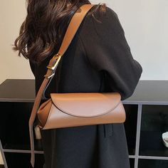 Winter Handbags, Retro Bags, Functional Accessories, Types Of Bag, Small Crossbody Bag, Small Crossbody, Bag For Women, Wide Straps, Synthetic Leather