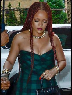 Rihanna Braids, Rihanna 2008, Rihanna Fenty Beauty, Looks Rihanna, Rihanna Love, Rihanna Outfits, Rihanna Riri, Braided Cornrow Hairstyles, Rihanna Style