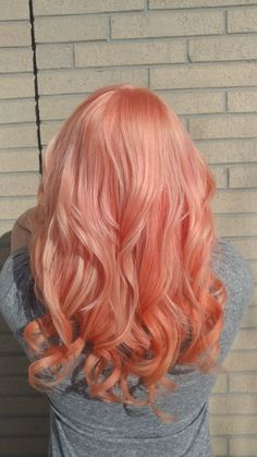 Peach Auburn Hair, Pinky Peach Hair, Orangey Pink Hair, Peach Hair Colour, Pastel Pink And Orange Hair, Coral Hair Color Peaches, Peach Hair Aesthetic, Pearl Beige Hair