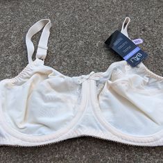 Nwt Bali Classic Support Beige Bra Size 38c Beige Full Cup Bra For Summer, Full Cup Beige Bra For Summer, Summer Full Cup Beige Bra, Bali Bra, Elegant Beige Seamless Bra, Cream Lace Bra Partially Lined, Beige Cotton Camisole With Built-in Bra, 36dd Bra, Bali Bras