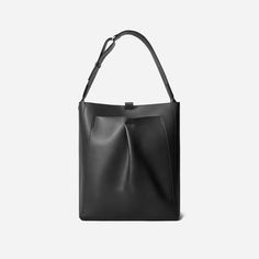 Everlane Bag, Leather Studio, Studio Bag, Fall Bags, Top Handbags, Ring Der O, Fall Capsule Wardrobe, Trending Handbag, Leather Bucket