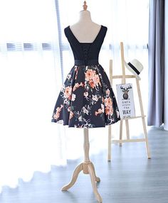 Floral Print Mini Dress For Prom, Black Floral Print Dress For Prom Season, Black Floral Print Dress With Fitted Bodice, Sweet 16 Party Dress, Floral Homecoming Dresses, Cute V, White Lace Shorts, Lace Summer Dresses, Bridal Dresses Lace