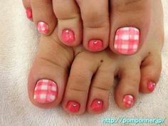 Cute plaid nail art Pink Toe Nails, Pink Nail Art, Toe Nail Designs, Get Nails, Toe Nail Art, Fabulous Nails, Fancy Nails, Creative Nails, Pink Plaid