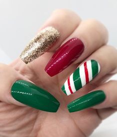 Nails Christmas Green, Green Christmas Nails, Red Nails Glitter, New Years Eve Nails, Cute Christmas Nails, Nail Colour, Nails Christmas