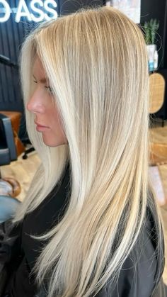 Blonde Bright Highlights, Light Buttery Blonde Hair, Blended Bright Blonde, Blonde Highlights Inspo Pics, Blonde Levels Chart, Blonde Hair Inspo Highlights, Half Up Half Down Hair Blonde, Blonde Hair Partial Highlights, T Zone Highlights Hair