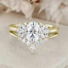 a close up of a ring with a flower in the middle and two diamonds on it