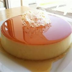 a cheesecake is sitting on a plate with plastic wrapper around it's edge