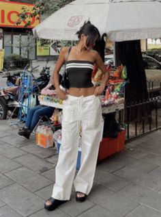 Cotton Cargo Pants For Day Out, Cotton Cargo Trousers For Day Out, Trendy White Wide-leg Parachute Pants, Casual White Wide-leg Parachute Pants, White Wide-leg Casual Cargo Pants, Casual White Wide-leg Cargo Pants, White High Waist Cotton Parachute Pants, White Wide-leg Summer Cargo Pants, White Summer Cargo Pants