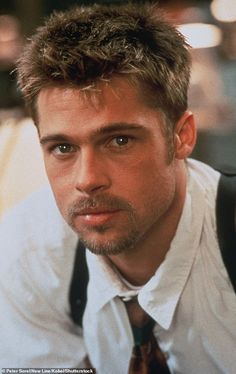 Brad Pitt Short Hair, Brad Pitt Haircut, Se7en 1995, Brad Pitt Hair, Brad Pitt Photos, Hairstyle For Men, Men Haircut Styles, Trainspotting