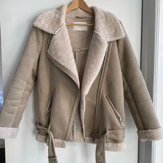 Zara Women’s Shearling and Suede Faux Aviator Jacket Live Abroad, Aviator Jackets, Cool Jackets, Zagreb, Shearling Jacket, Look Casual, Zara Women, Biker Jacket