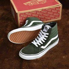 Vans Shoes Aesthetic, Vans Verdes, Air Pod Pros, Vans Shoes High Tops, Vans Boots, Squish Mallows, Vans High Tops, My Christmas List, Tenis Vans