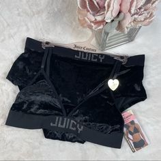 Nwt Juicy Couture Velvet Set Size Medium Juicy Couture Aesthetic Tracksuit, Y2k Juicy Couture Tracksuit, Juicy Cotoure Fits, Juicy Cotoure, Juicy Couture Crop Top, Juicy Couture Clothes, 2000s Fashion Outfits, Lazy Day Outfits, Cute Comfy Outfits