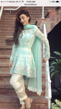 My pin is about the latest fashion wear. so click on this link to get your favorite dress online. Pakistani Frocks, Pakistani Fashion Casual, Pakistani Dresses Casual, Salwar Kamiz, Kurti Designs Party Wear, Designer Party Wear Dresses, Party Wear Indian Dresses, Dress Indian Style, Pakistani Dress Design