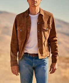 Mode Country, Suede Jacket Outfit, Leather Trucker Jacket, Outdoors Fashion, Men With Street Style, Men Suede, Winter Outfits Men, Brown Suede Jacket, Mens Fashion Classy