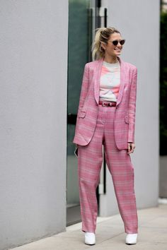 Pink Pantsuit - Milan Fashion Week's Most Fabulous Street Style, Fall 2018 - Photos Look Working Girl, Milan Fashion Week Street Style, Mode Instagram, Giovanna Battaglia, Milan Street Style, Fashion Week 2018, Anna Dello Russo, Stylish Work Attire, Pink Suit